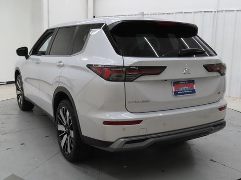 New 2026 Mitsubishi Outlander SE AWD/4WD image 6