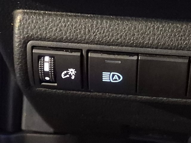 Used 2024 Toyota Corolla SE w/ SE Premium Package FWD image 12