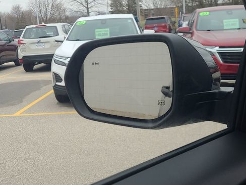 Used 2025 Chevrolet Equinox RS image 25