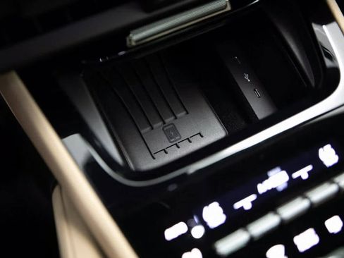 Certified 2025 Porsche Cayenne image 23