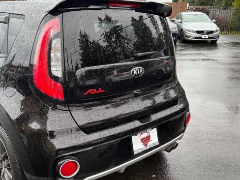 Used 2017 Kia Soul ! w/ Tech Package FWD image 6