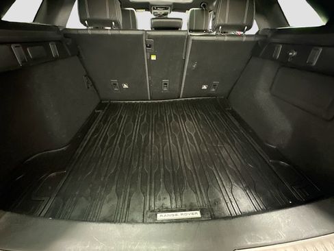 Used 2019 Land Rover Range Rover Velar R-Dynamic SE image 27