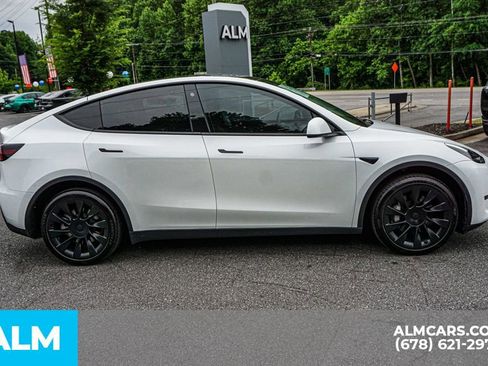 Used 2023 Tesla Model Y Long Range AWD/4WD image 9