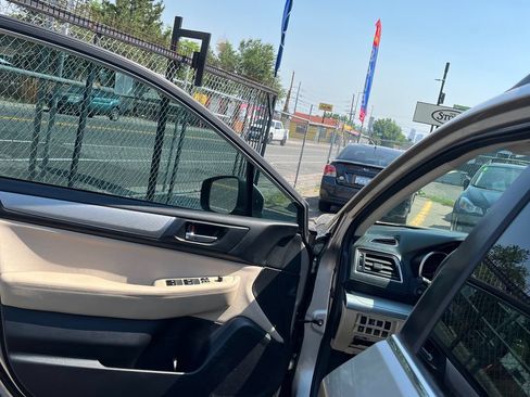 Used 2018 Subaru Outback 2.5i Premium AWD/4WD image 10