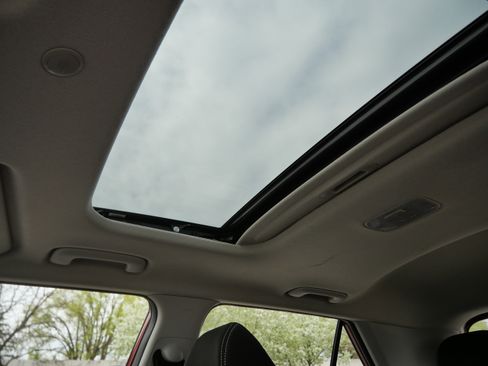 Used 2025 Hyundai Venue SEL FWD image 32