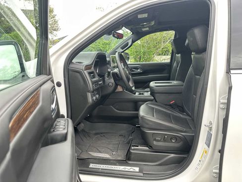 Used 2023 Chevrolet Tahoe High Country w/ Premium Package 2 AWD/4WD image 2