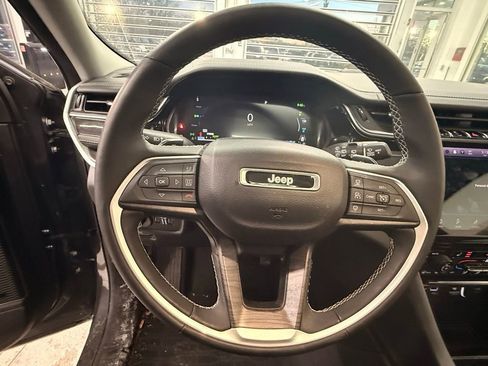 Used 2022 Jeep Grand Cherokee Limited 4xe image 20