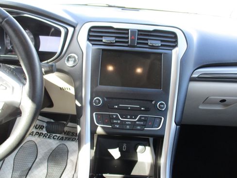 Used 2017 Ford Fusion SE w/ Fusion SE Technology Package AWD/4WD image 34