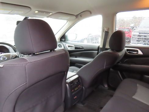 Used 2019 Nissan Pathfinder SV image 33