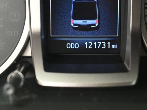Used 2019 Toyota Tacoma Limited AWD/4WD image 17
