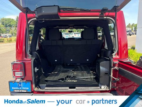 Used 2012 Jeep Wrangler Unlimited Rubicon w/ Connectivity Group AWD/4WD image 19