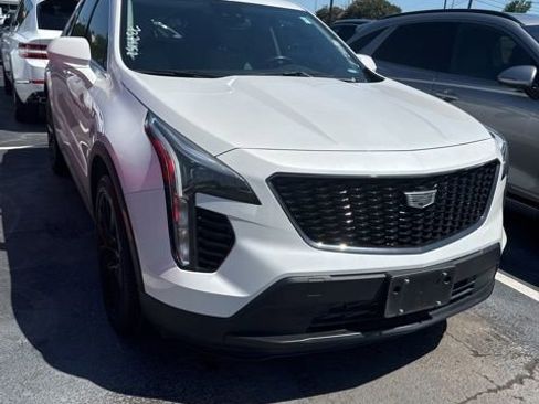 Used 2022 Cadillac XT4 Luxury w/ LPO, ONYX Package FWD image 3