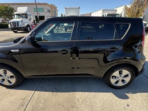 Used 2015 Kia Soul FWD image 2