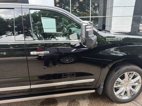 Used 2026 Chevrolet Silverado 1500 High Country w/ High Country Premium Package AWD/4WD image 10