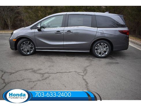 New 2026 Honda Odyssey Touring image 4