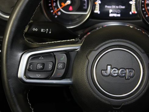 Used 2020 Jeep Gladiator Overland image 16