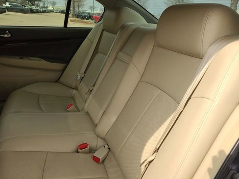 Used 2013 INFINITI G37 x w/ Premium Pkg image 9