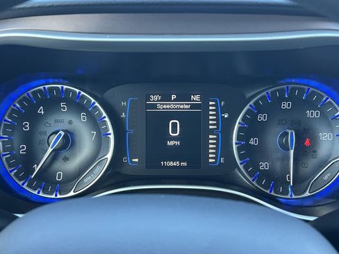 Used 2017 Chrysler Pacifica Touring image 11