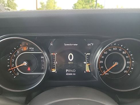 Used 2021 Jeep Wrangler Unlimited Sahara image 34