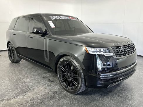 Used 2024 Land Rover Range Rover Long Wheelbase SE image 2
