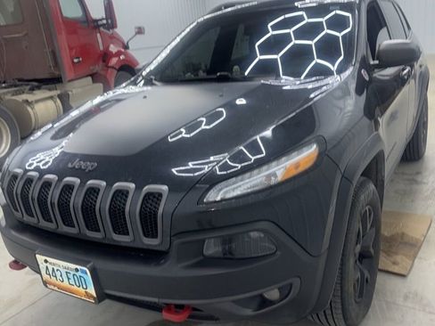 Used 2017 Jeep Cherokee Trailhawk w/ Cold Weather Group image 4