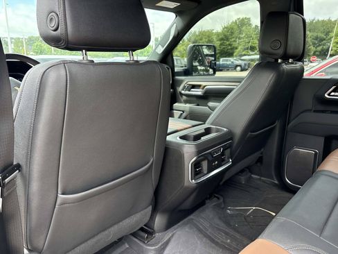 Used 2024 Chevrolet Silverado 2500 High Country w/ High Country Premium Package AWD/4WD image 28