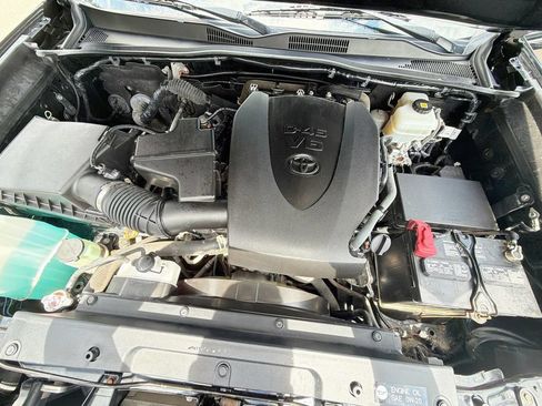 Used 2018 Toyota Tacoma TRD Off-Road AWD/4WD image 33