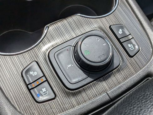 Used 2021 GMC Acadia SLT w/ Technology Package AWD/4WD image 21