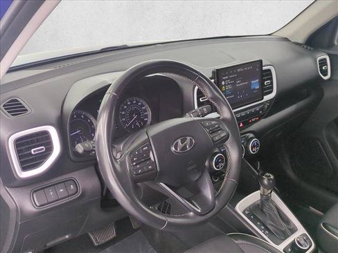 Used 2022 Hyundai Venue Limited FWD image 10