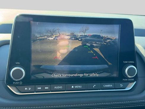 Used 2025 Nissan Rogue SV image 27