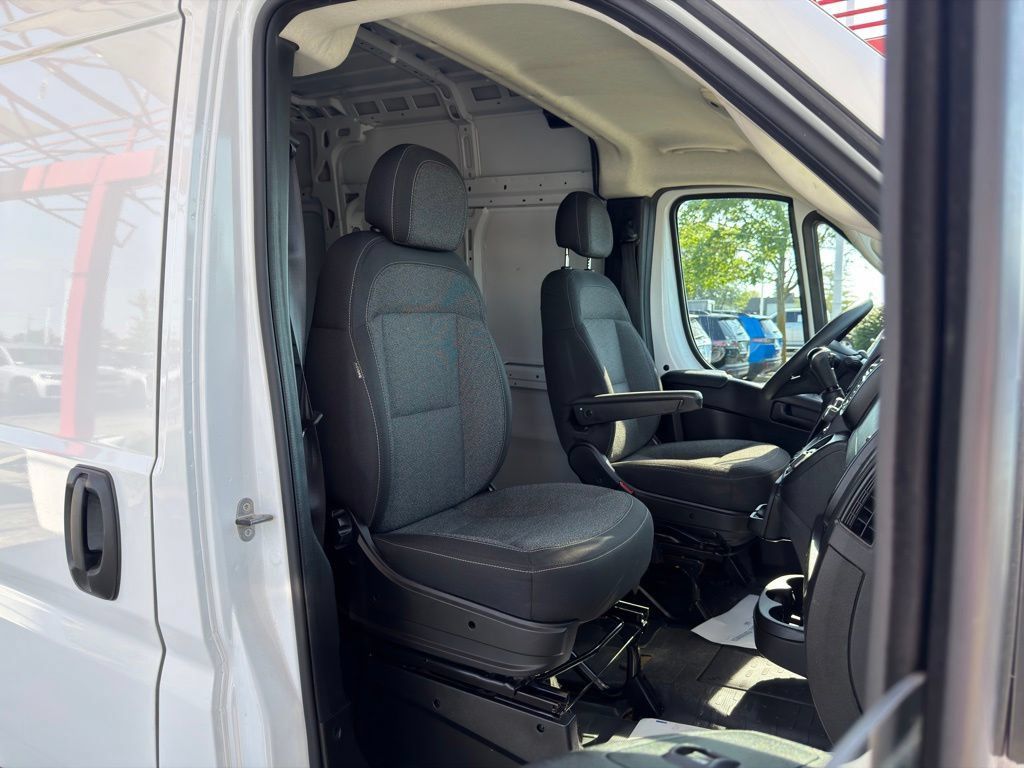 Used 2024 RAM ProMaster 2500 w/ Convenience Group FWD image 38