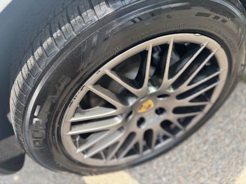 Used 2018 Porsche Cayenne Platinum Edition AWD/4WD image 25