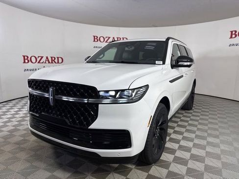 New 2025 Lincoln Navigator Reserve w/ Jet Appearance Package image 3