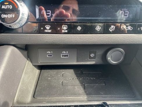 New 2025 Mitsubishi Outlander SE image 28