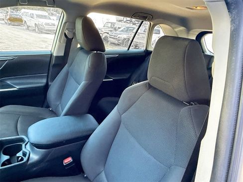 Used 2020 Toyota RAV4 LE image 20