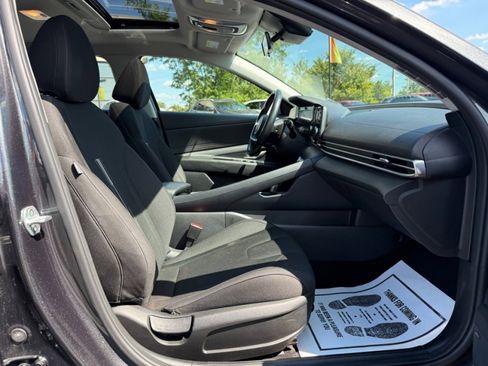 Used 2021 Hyundai Elantra SEL w/ Convenience + Premium Package image 22