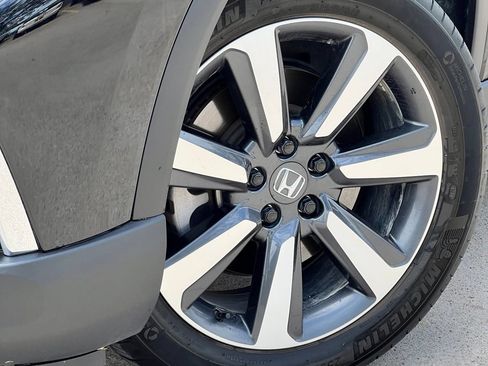 Used 2025 Honda Pilot Touring image 8