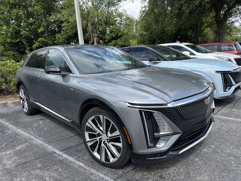 Used 2025 Cadillac Lyriq Luxury w/ LPO, Floor Liner Package AWD/4WD image 2