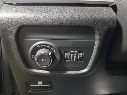 Used 2024 Jeep Grand Cherokee L Limited w/ Luxury Tech Group II image 30