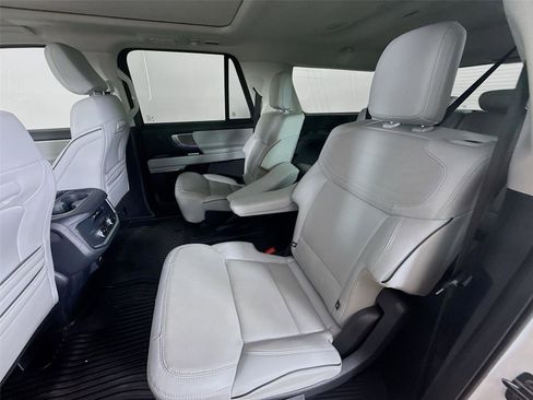 Used 2025 Ford Expedition Max Platinum w/ Platinum Ultimate Package AWD/4WD image 15