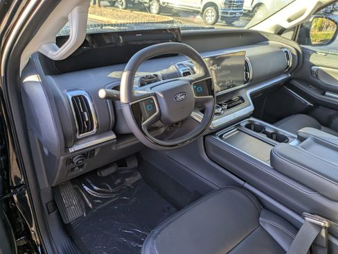 New 2025 Ford Expedition Max Platinum w/ Driver's Package image 15