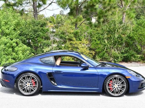 Used 2022 Porsche 718 Cayman GTS RWD image 32