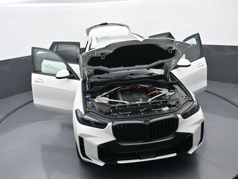 Used 2026 BMW X5 xDrive50e w/ M Sport Package AWD/4WD image 40