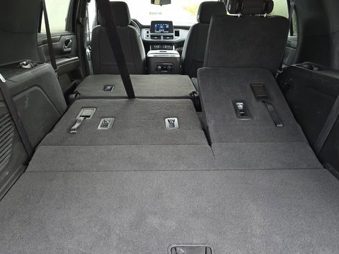 Used 2023 Chevrolet Tahoe LS image 16