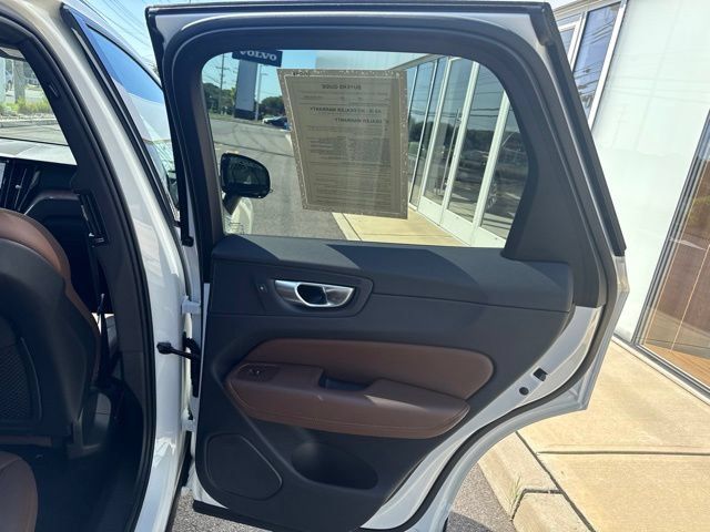 Used 2024 Volvo XC60 B5 Plus w/ Climate Package AWD/4WD image 12