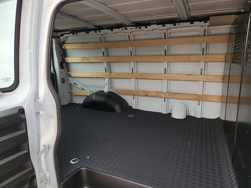 Used 2024 GMC Savana 2500 w/ Driver Convenience Package image 10