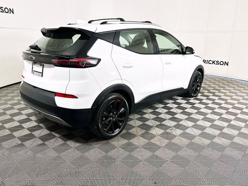 Used 2023 Chevrolet Bolt EUV LT w/ Convenience Package image 3