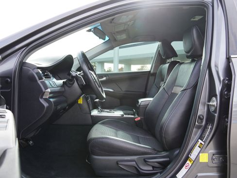 Used 2013 Toyota Camry SE image 20