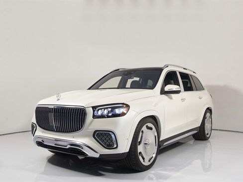 Used 2024 Mercedes-Benz Maybach GLS 600 4MATIC image 4