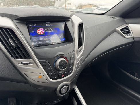 Used 2017 Hyundai Veloster Value Edition image 9